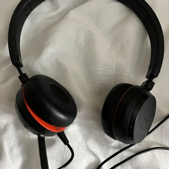 Jabra Evolve 30 II Stereo Wired Headset with Boom Mic –3.5mm Jack – Black/Red - Picture 4 of 5